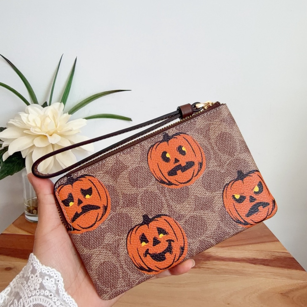 NWT Coach Corner Zip Wristlet In Signature Canvas With Halloween Print - Picture 3 of 5